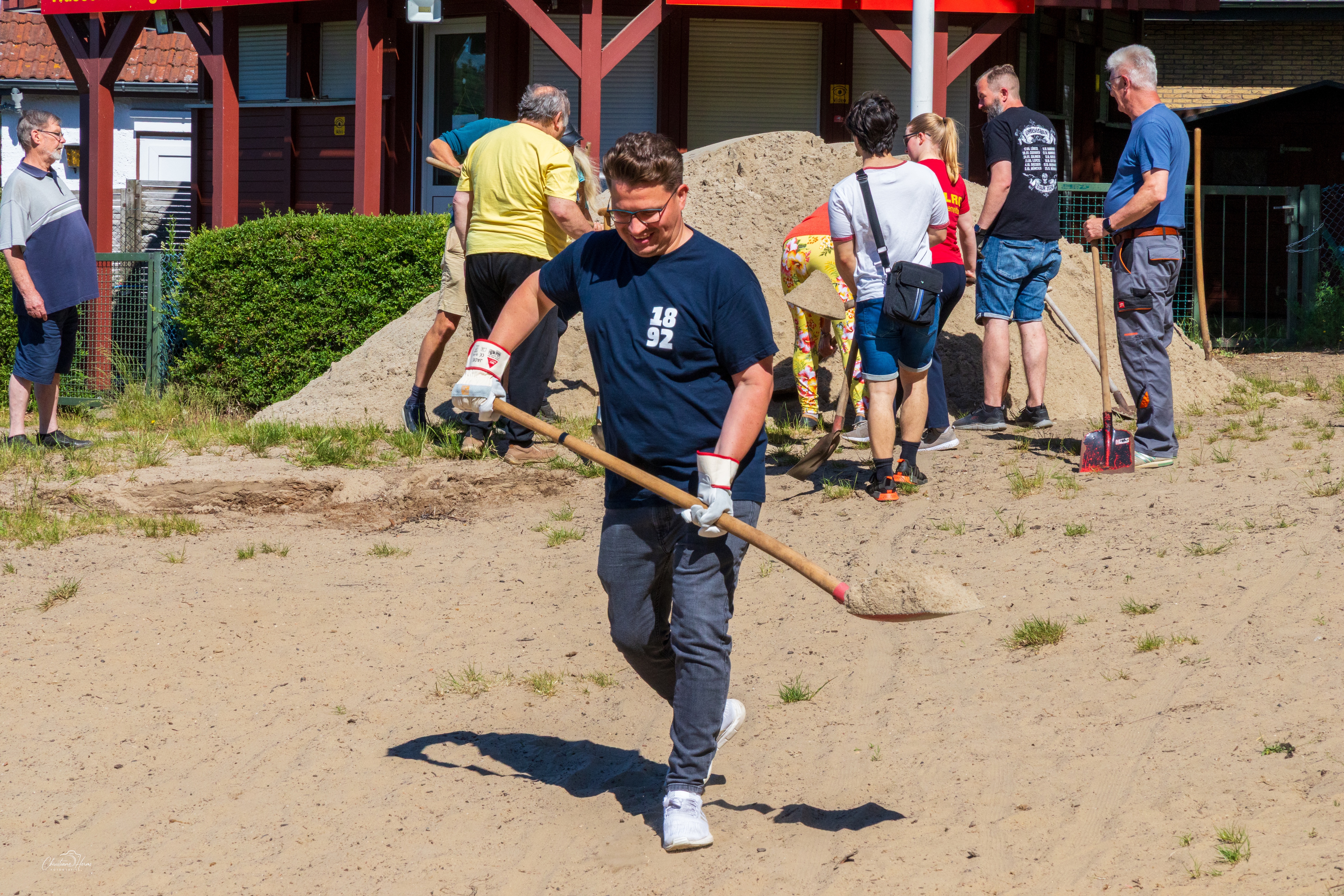 Voller Einsatz f�r die Badestelle.
Foto: Christiane Herms